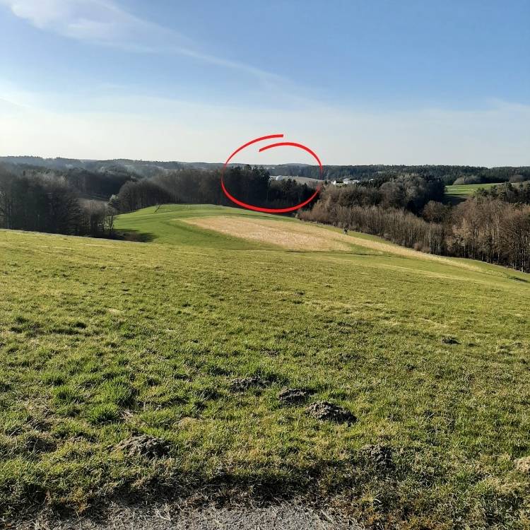 Falter Naturdünger. Der Standort der Falter Naturprodukte GmbH ist im Landschaftsbild eingekreist.