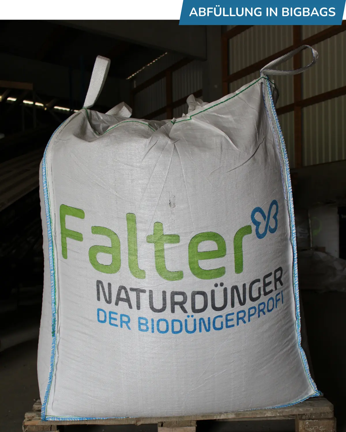 Ein BigBag mit dem Logo von Falter Naturdünger mit 500 kg Schafwollpellets