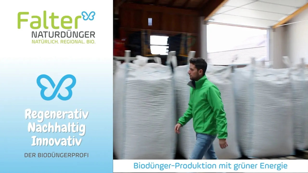 Video laden: Mit diesem Video haben wir den Besuch von Karl Ploberger im Frühjahr 2022 festgehalten. Wir sprechen über die grüne Energie für unsere Biodünger-Produktion.